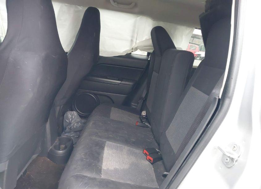 Photo 8 of 2014 Jeep Patriot LATITUDE (VIN 1C4NJPFB3ED560325)