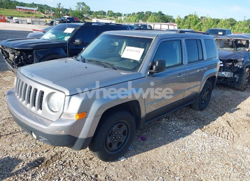 Photo 2 of 2014 Jeep Patriot LATITUDE (VIN 1C4NJPFB3ED905756)