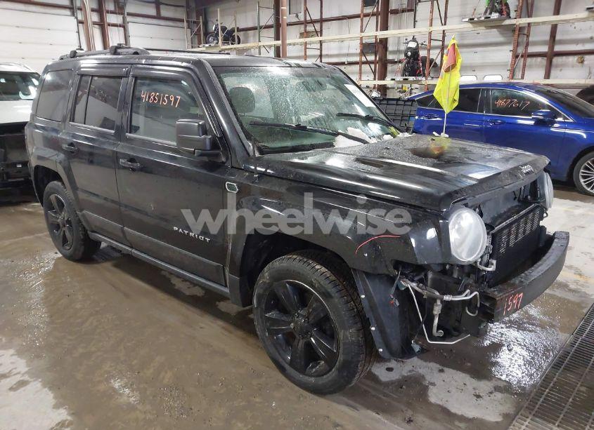 2014 Jeep Patriot LATITUDE (VIN 1C4NJPFB4ED645447) main photo