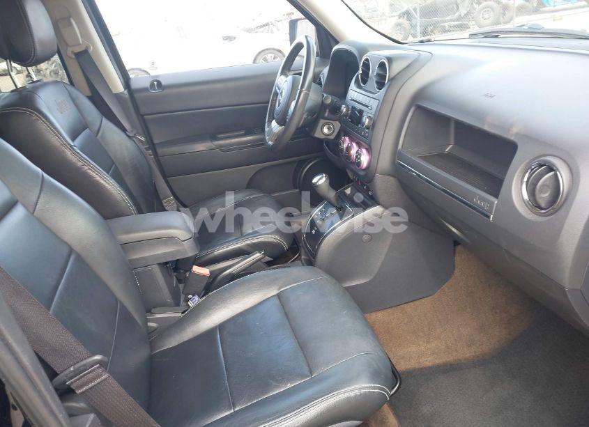 Photo 5 of 2014 Jeep Patriot LATITUDE (VIN 1C4NJPFB4ED819047)