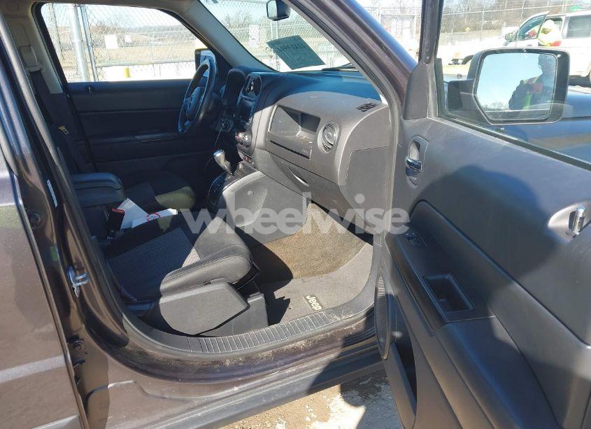 Photo 5 of 2014 Jeep Patriot LATITUDE (VIN 1C4NJPFB5ED917102)