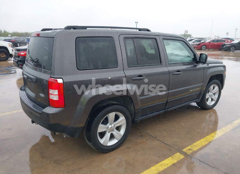 Photo 4 of 2016 Jeep Patriot LATITUDE (VIN 1C4NJPFB7GD682060)
