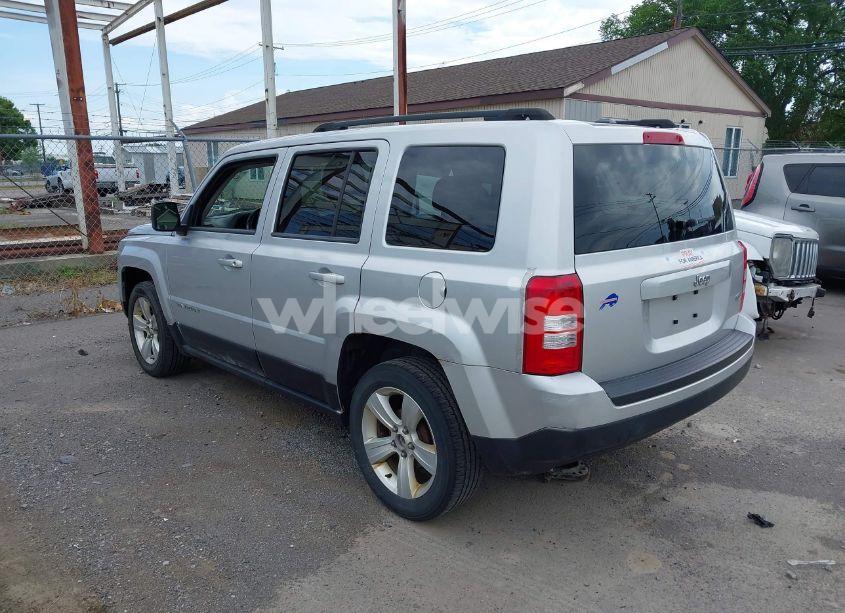 Photo 3 of 2014 Jeep Patriot LATITUDE (VIN 1C4NJPFB8ED509998)