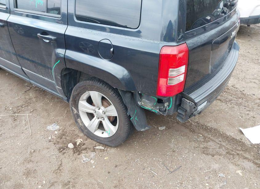 Photo 6 of 2015 Jeep Patriot LATITUDE (VIN 1C4NJPFB9FD235776)