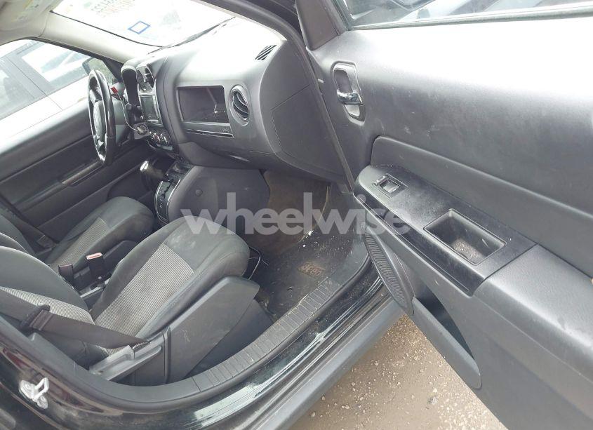 Photo 5 of 2016 Jeep Patriot LATITUDE (VIN 1C4NJPFB9GD584308)