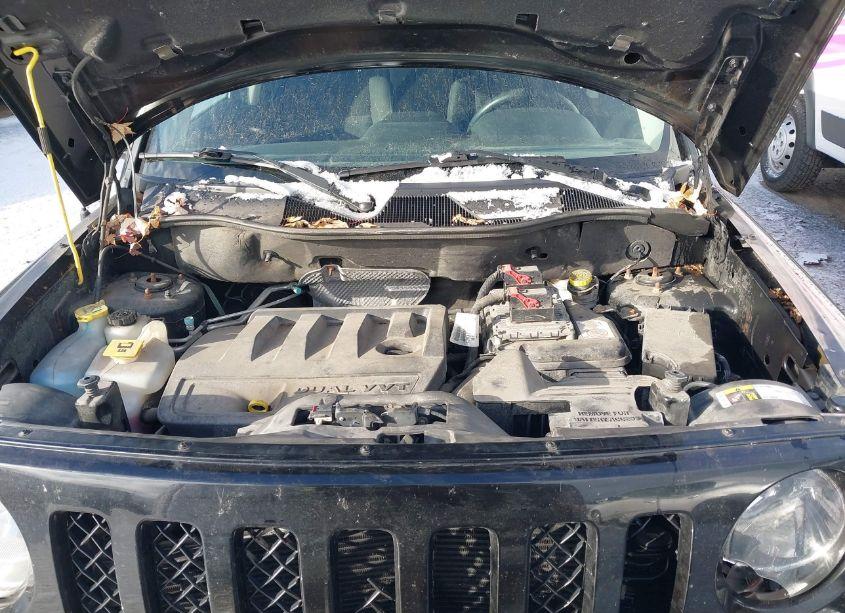 Photo 10 of 2015 Jeep Patriot LATITUDE (VIN 1C4NJPFBXFD349589)