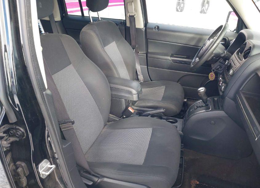 Photo 5 of 2015 Jeep Patriot LATITUDE (VIN 1C4NJPFBXFD349589)