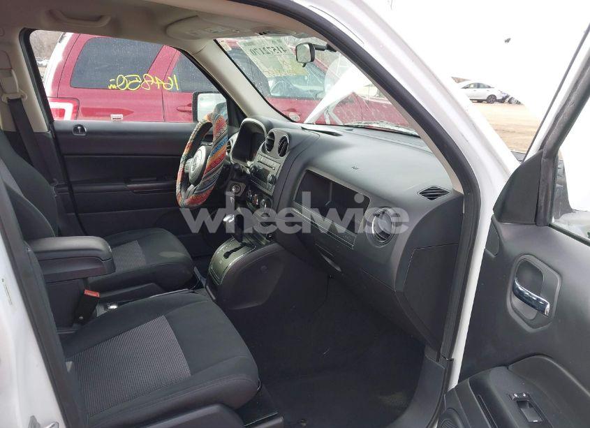 Photo 5 of 2012 Jeep Patriot SPORT (VIN 1C4NJRBB0CD572432)