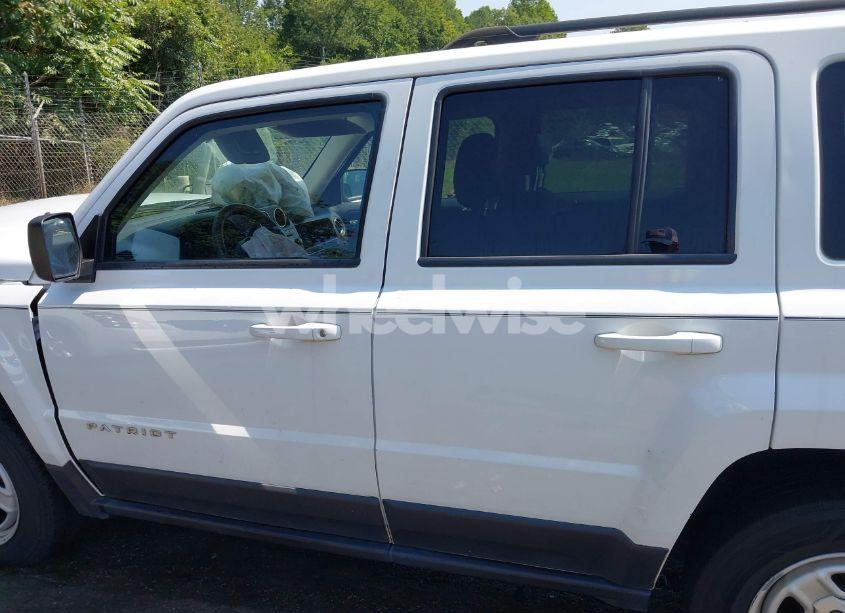 Photo 13 of 2015 Jeep Patriot SPORT (VIN 1C4NJRBB0FD142923)