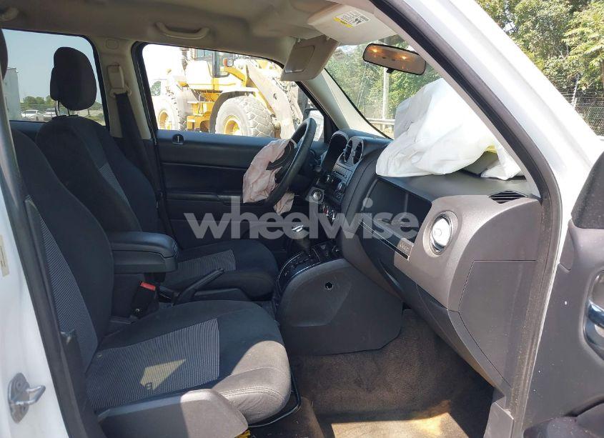 Photo 5 of 2015 Jeep Patriot SPORT (VIN 1C4NJRBB0FD142923)