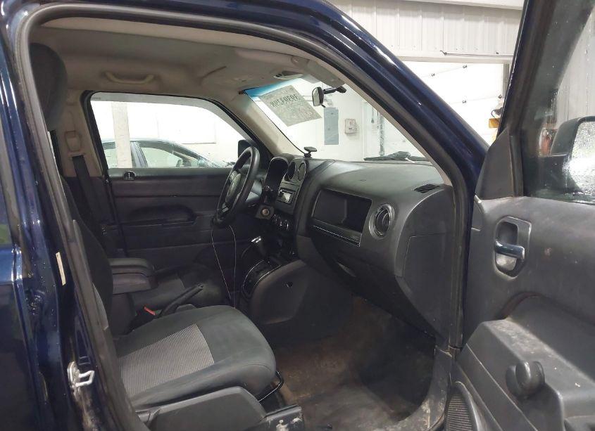 Photo 5 of 2015 Jeep Patriot SPORT (VIN 1C4NJRBB0FD148429)