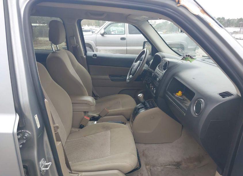 Photo 5 of 2015 Jeep Patriot SPORT (VIN 1C4NJRBB0FD214672)