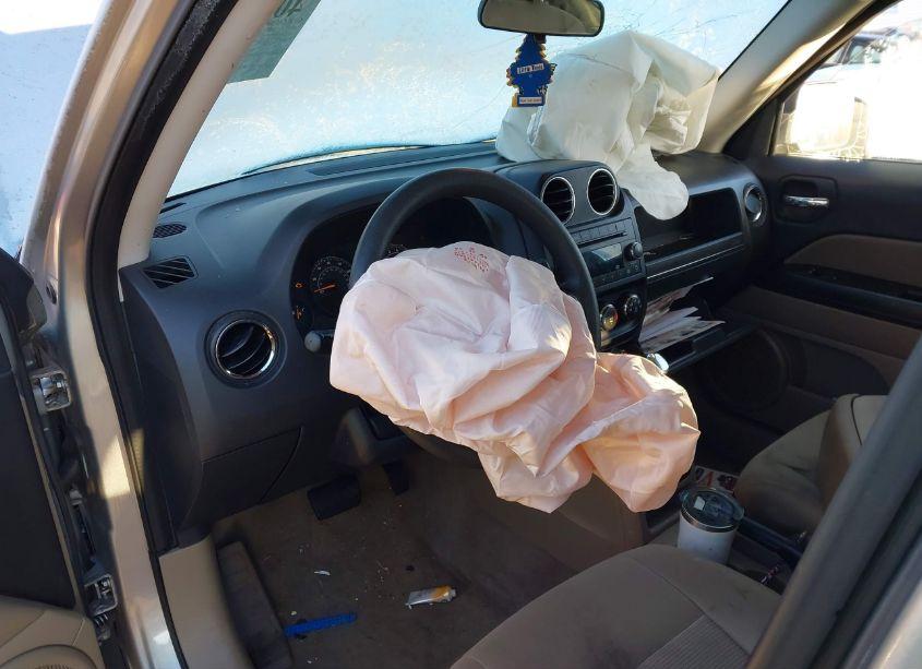 Photo 14 of 2015 Jeep Patriot SPORT (VIN 1C4NJRBB0FD408795)