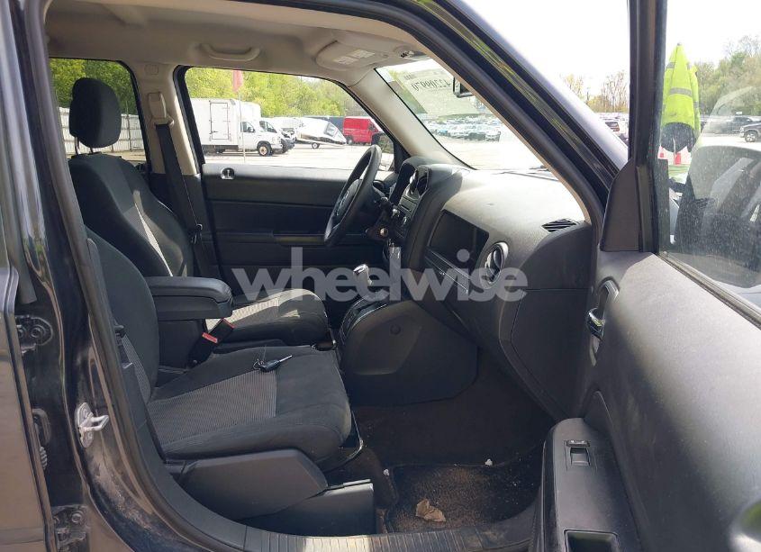 Photo 5 of 2016 Jeep Patriot SPORT (VIN 1C4NJRBB0GD549884)