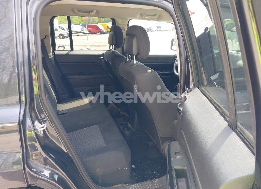 Photo 8 of 2016 Jeep Patriot SPORT (VIN 1C4NJRBB0GD549884)