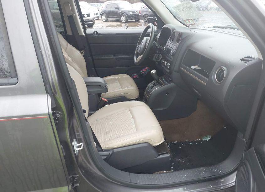 Photo 5 of 2016 Jeep Patriot 75TH ANNIVERSARY (VIN 1C4NJRBB0GD730984)