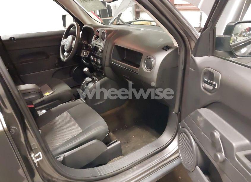 Photo 5 of 2016 Jeep Patriot SPORT (VIN 1C4NJRBB0GD746893)