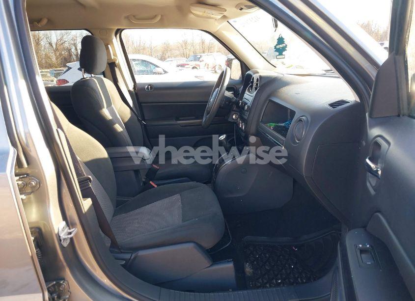 Photo 5 of 2013 Jeep Patriot SPORT (VIN 1C4NJRBB1DD140448)