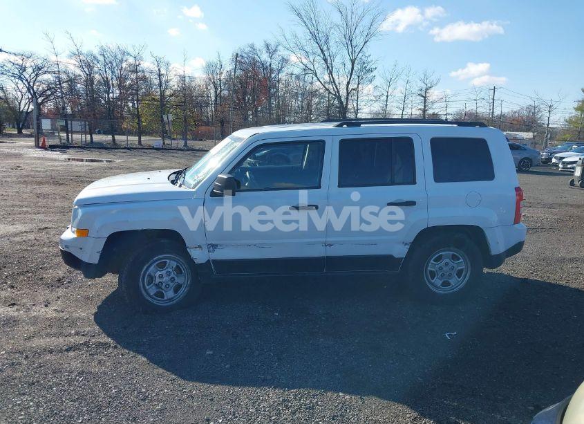 Photo 14 of 2014 Jeep Patriot SPORT (VIN 1C4NJRBB1ED828872)