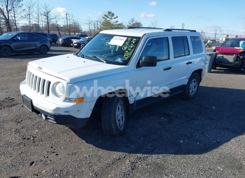Photo 2 of 2014 Jeep Patriot SPORT (VIN 1C4NJRBB1ED828872)
