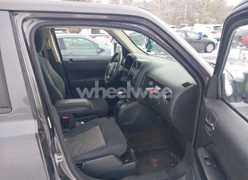 Photo 5 of 2014 Jeep Patriot SPORT (VIN 1C4NJRBB1ED842416)