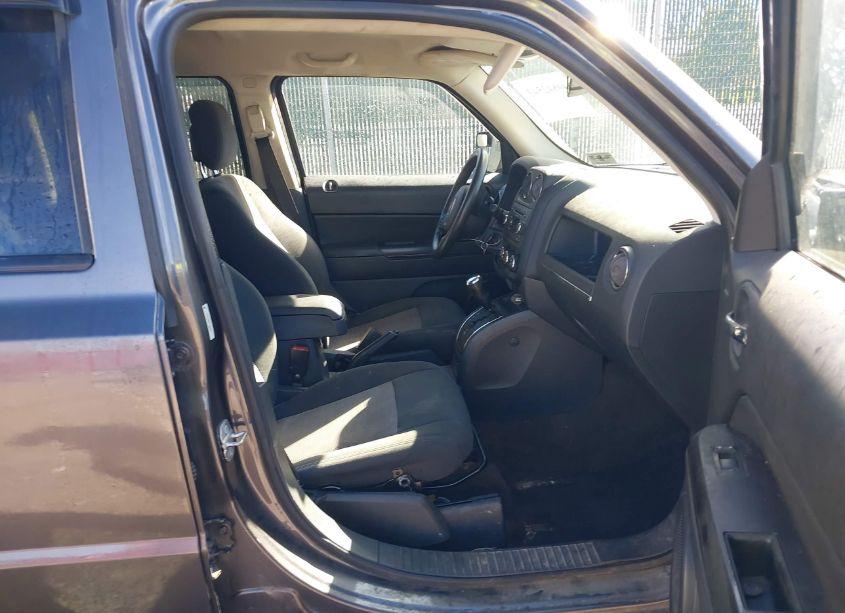 Photo 5 of 2014 Jeep Patriot SPORT (VIN 1C4NJRBB1ED858471)