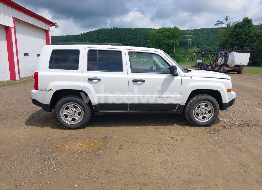 Photo 11 of 2014 Jeep Patriot SPORT (VIN 1C4NJRBB1ED924355)