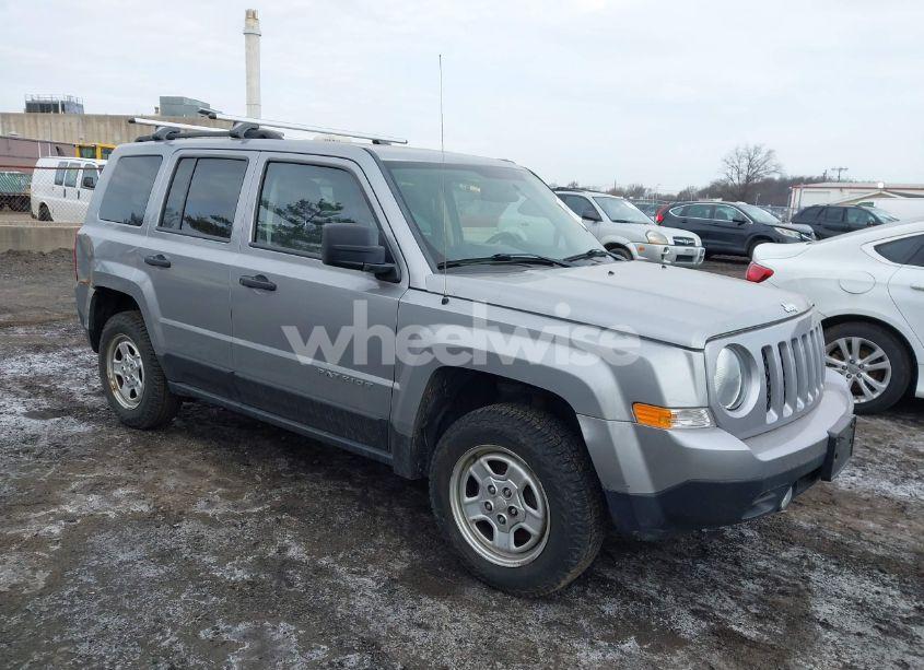 2015 Jeep Patriot SPORT (VIN 1C4NJRBB1FD135785) main photo
