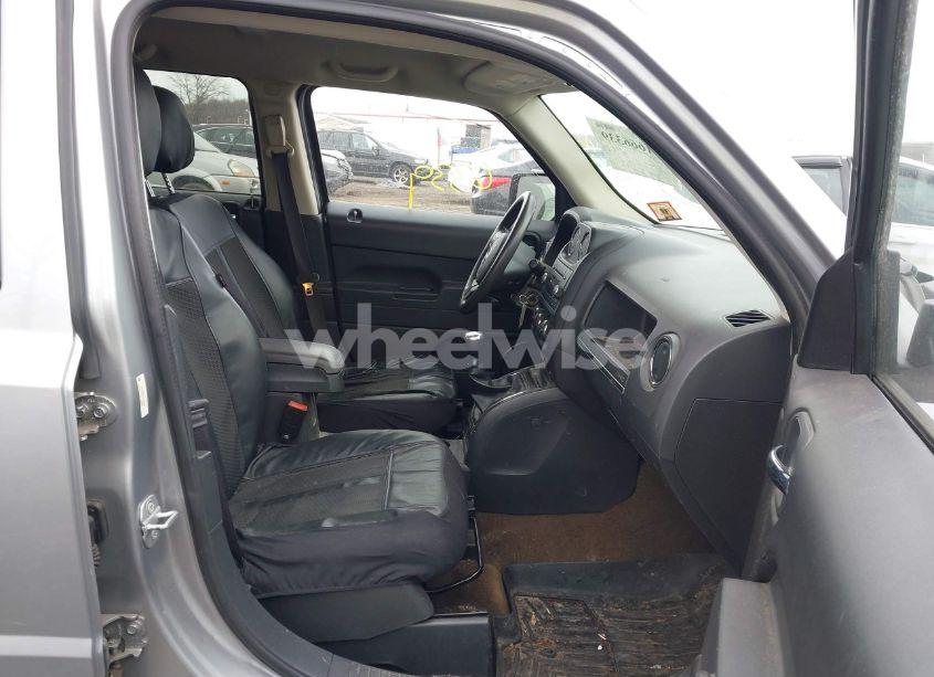 Photo 5 of 2015 Jeep Patriot SPORT (VIN 1C4NJRBB1FD135785)