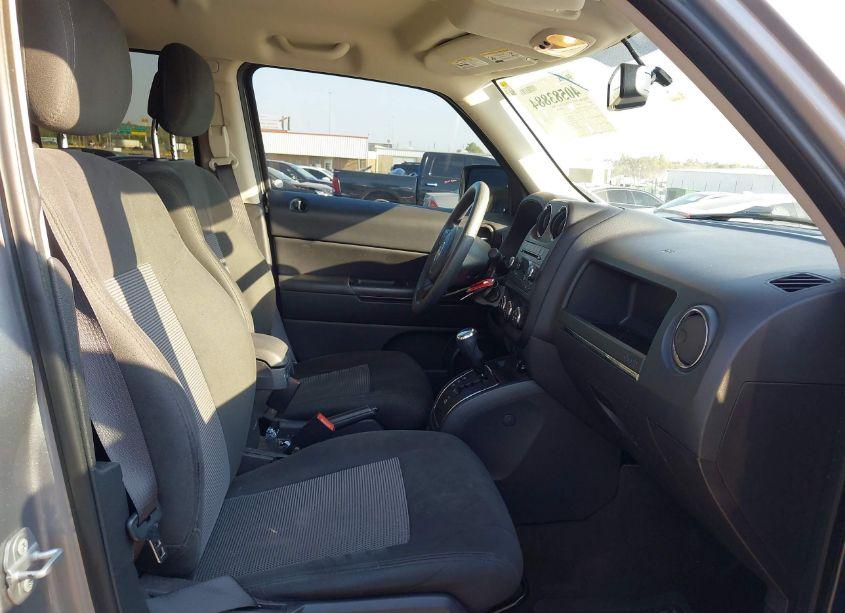 Photo 5 of 2017 Jeep Patriot SPORT 4X4 (VIN 1C4NJRBB1HD144828)