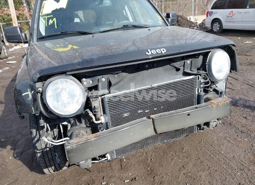 Photo 6 of 2014 Jeep Patriot SPORT (VIN 1C4NJRBB2ED604073)