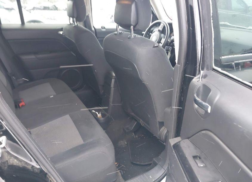 Photo 8 of 2015 Jeep Patriot SPORT (VIN 1C4NJRBB2FD147914)