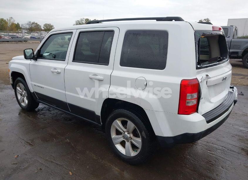 Photo 3 of 2016 Jeep Patriot SPORT (VIN 1C4NJRBB2GD500363)