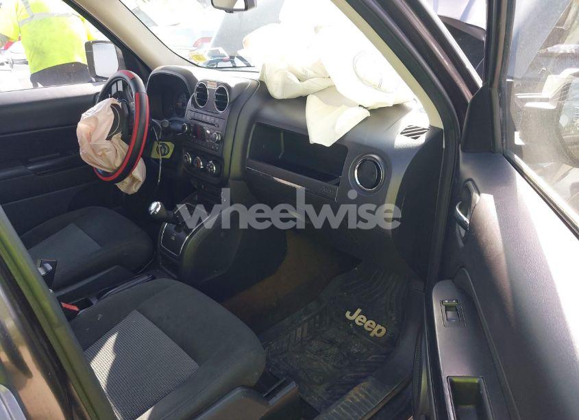 Photo 5 of 2016 Jeep Patriot SPORT (VIN 1C4NJRBB2GD669119)