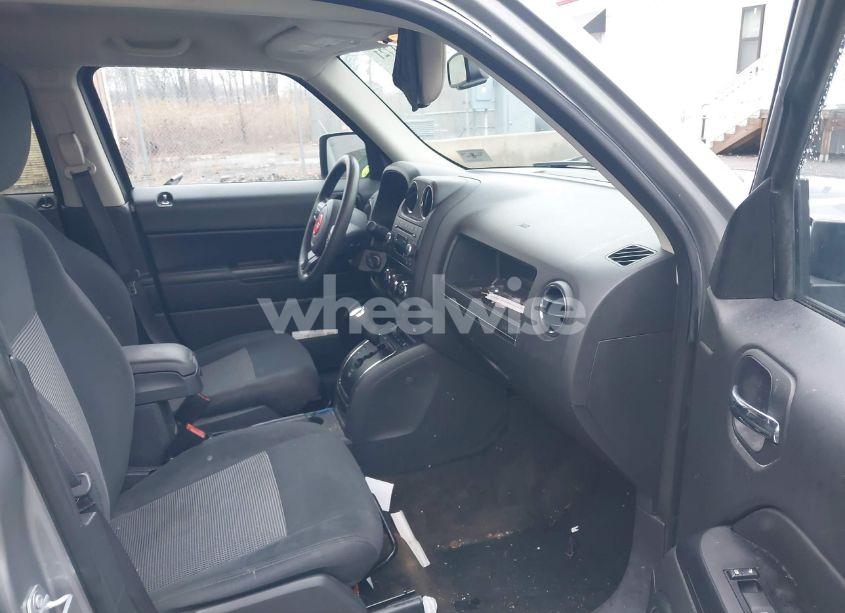 Photo 5 of 2016 Jeep Patriot SPORT (VIN 1C4NJRBB2GD673347)