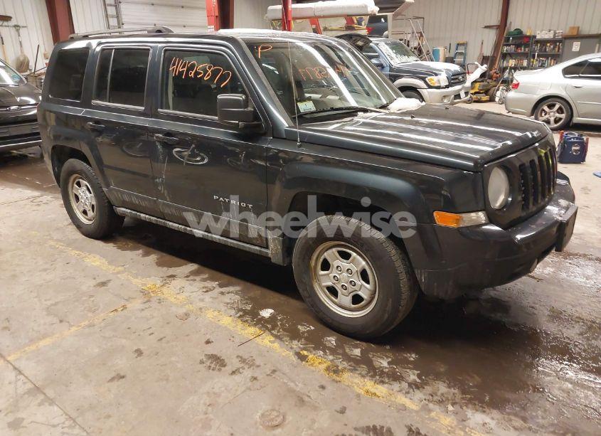 2014 Jeep Patriot SPORT (VIN 1C4NJRBB3ED523163) main photo