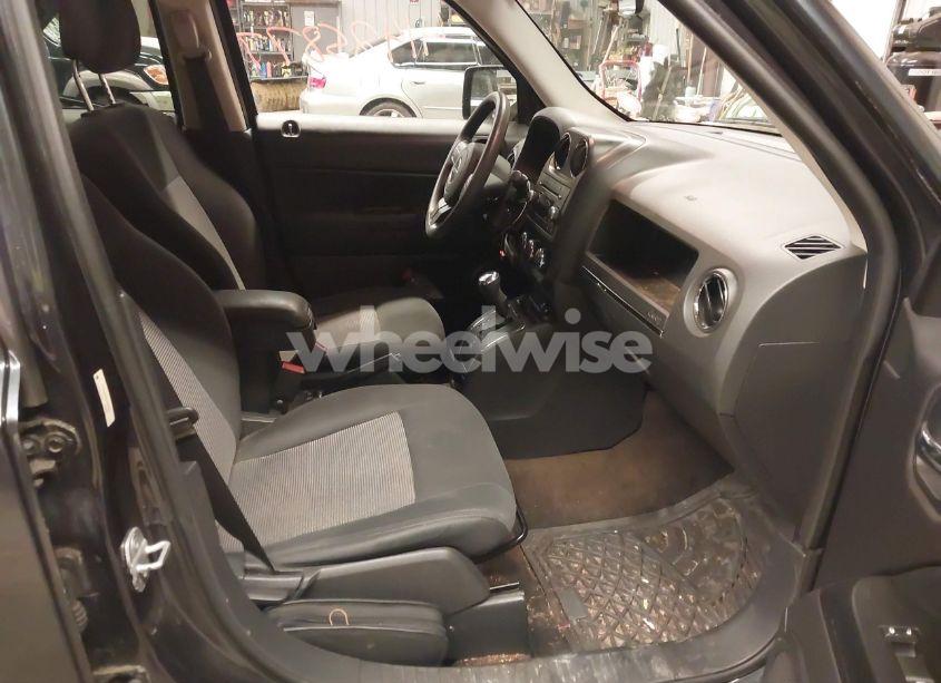 Photo 5 of 2014 Jeep Patriot SPORT (VIN 1C4NJRBB3ED523163)