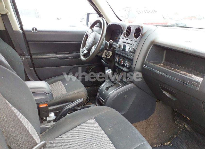 Photo 5 of 2014 Jeep Patriot SPORT (VIN 1C4NJRBB3ED739241)