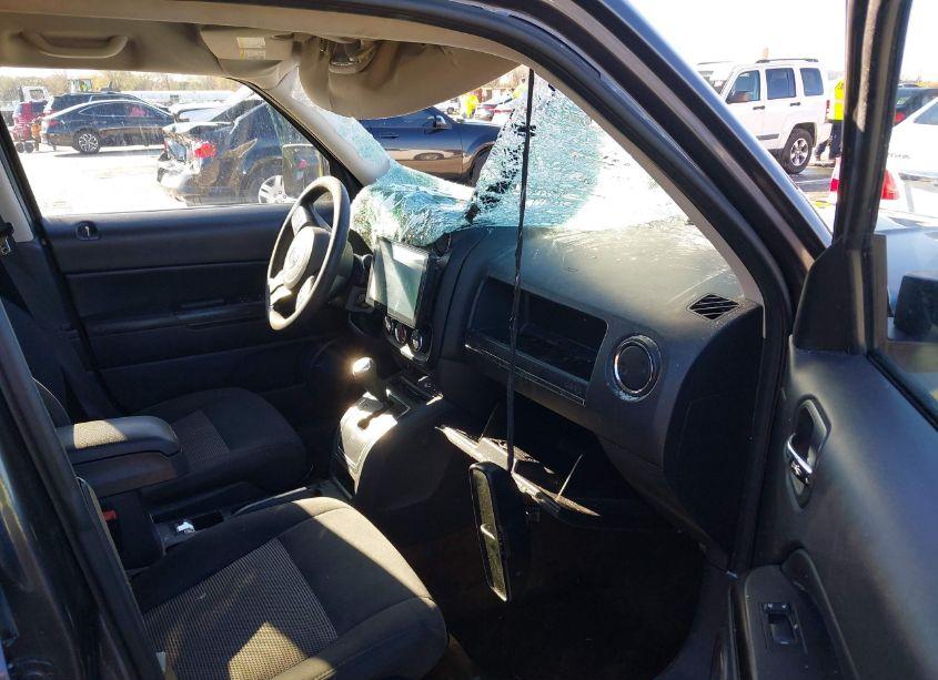 Photo 5 of 2017 Jeep Patriot SPORT 4X4 (VIN 1C4NJRBB3HD104850)