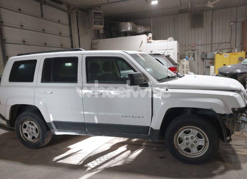 Photo 13 of 2014 Jeep Patriot SPORT (VIN 1C4NJRBB4ED687828)