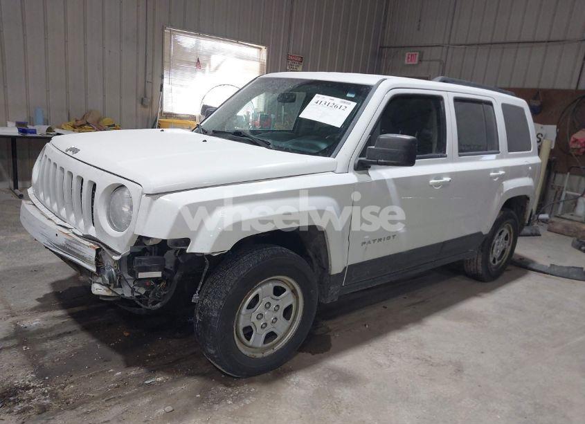 Photo 2 of 2014 Jeep Patriot SPORT (VIN 1C4NJRBB4ED687828)