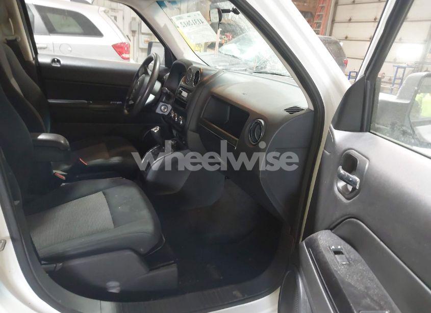 Photo 5 of 2014 Jeep Patriot SPORT (VIN 1C4NJRBB4ED687828)