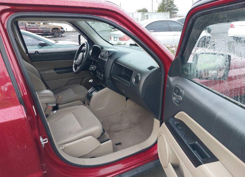 Photo 5 of 2015 Jeep Patriot SPORT (VIN 1C4NJRBB4FD216697)