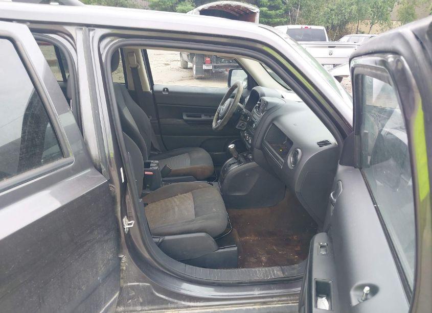 Photo 5 of 2015 Jeep Patriot SPORT (VIN 1C4NJRBB4FD239140)