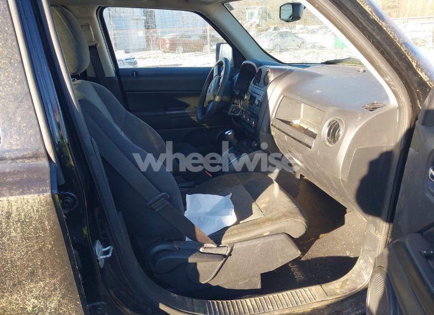 Photo 5 of 2016 Jeep Patriot SPORT (VIN 1C4NJRBB4GD632377)