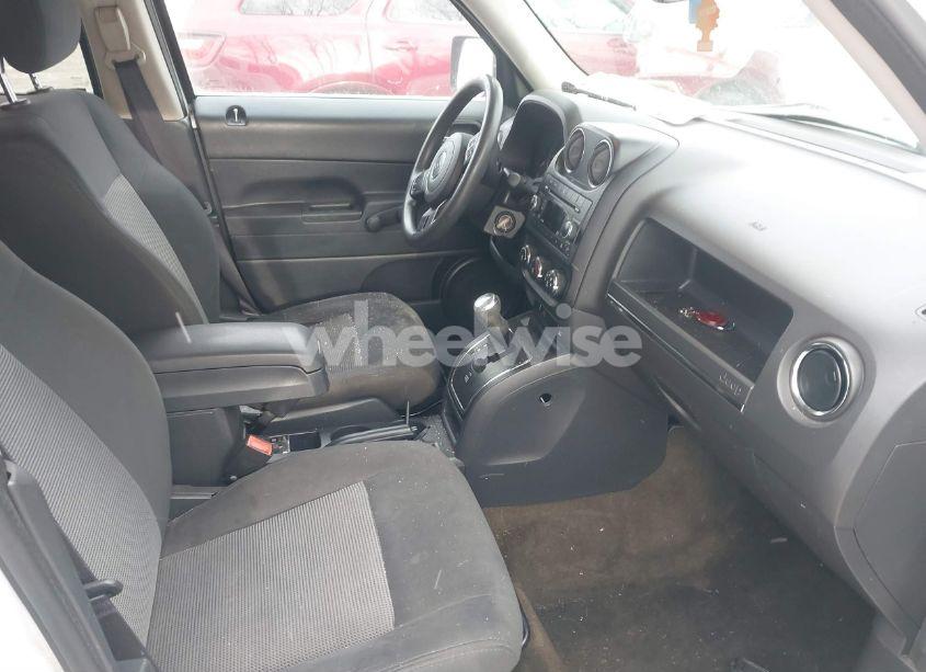 Photo 5 of 2016 Jeep Patriot SPORT (VIN 1C4NJRBB4GD760120)