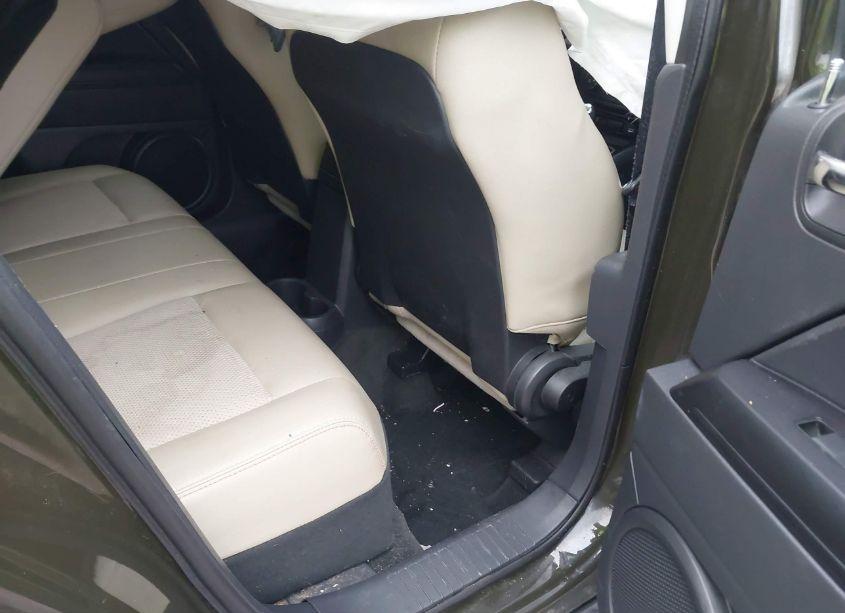 Photo 8 of 2016 Jeep Patriot 75TH ANNIVERSARY (VIN 1C4NJRBB4GD769917)