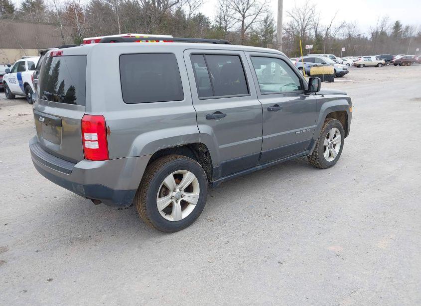 Photo 4 of 2013 Jeep Patriot SPORT (VIN 1C4NJRBB5DD274587)