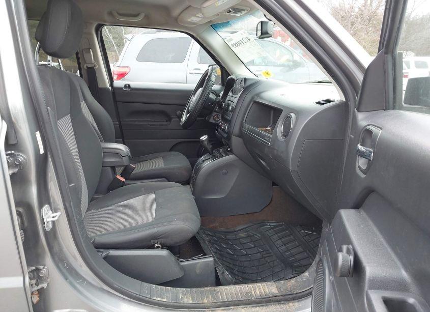 Photo 5 of 2013 Jeep Patriot SPORT (VIN 1C4NJRBB5DD274587)