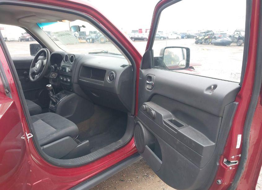 Photo 5 of 2014 Jeep Patriot SPORT (VIN 1C4NJRBB5ED509488)